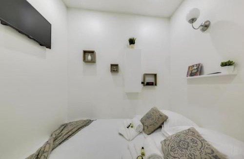 Val-de-Grace Apartment | Juliette - Tiny 1BR Pantheon Luxembourg Hideaway