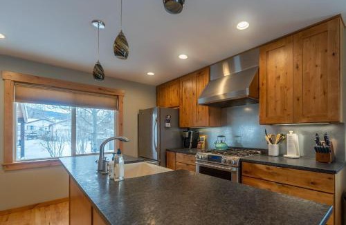 Livingston House | Jumping Off Point