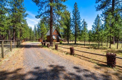 Sisters House | Juniper & Pine - Barrel Sauna and Hot Tub - Sisters, Oregon