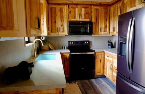 Orderville House | Juniper Ridge Luxury Two-Bedroom Casita Zion E
