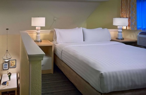 Omaha Hotel | Just What You Were Looking For! 2 Pet-Friendly Units, Pool, Free Breakfast