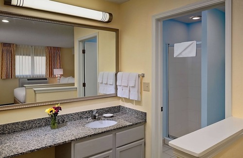 Omaha Hotel | Just What You Were Looking For! 2 Pet-Friendly Units, Pool, Free Breakfast