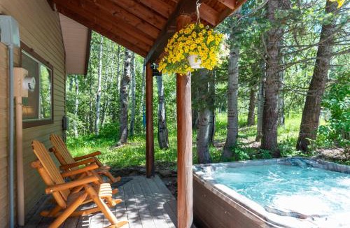 Island Park House | KABINO: NEW! Hot tub DogsOK Fire Pit On trails 20 min to Yellowstone