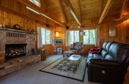 Island Park House | KABINO: NEW! Hot tub DogsOK Fire Pit On trails 20 min to Yellowstone