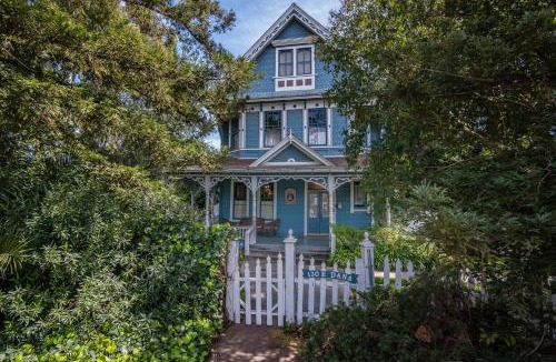 Nipomo House | Kaleidoscope Inn & Gardens