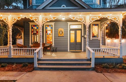 Nipomo House | Kaleidoscope Inn & Gardens