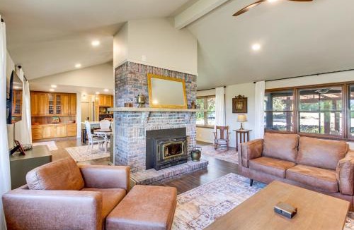 Manhattan House | Kansas Gem w/Fire Pit & Views: 10 Mi to Dtwn!