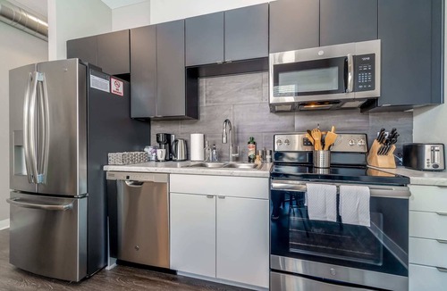 Downtown Des Moines Apartment | Kasa | Classic 1BD + Contactless Check-In | Des Moines