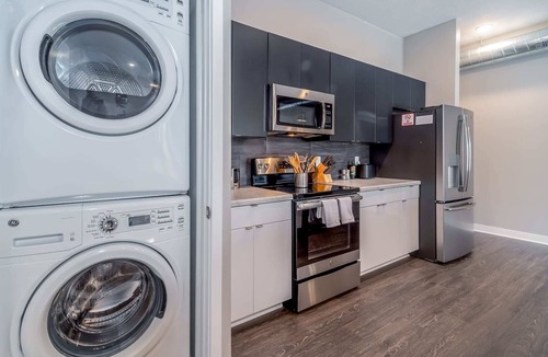Downtown Des Moines Apartment | Kasa | Family Friendly 2BD + Game Room Access | Des Moines