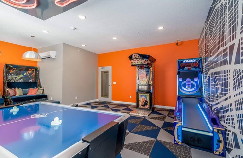 Downtown Des Moines Apartment | Kasa | Welcoming 1BD + Fast WiFi | Des Moines