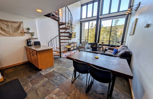 Lakeside Village Condo | Keystone Lake Stay | Hike, Bike & Relax