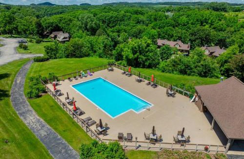The Galena Territory House | King Bed Fire Pit Pool & Walk to North Course