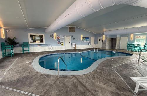 Nisswa Hotel | King Bed, Jacuzzi, Private Balcony by Gull Lake