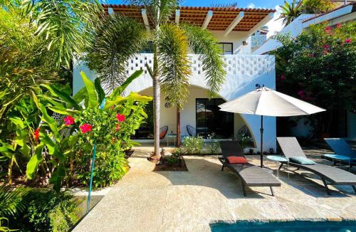 San Francisco Apartment | King bed, Kitchenette, Air Conditioning, Pool, Fast WiFi - Aire at Casa Calavera