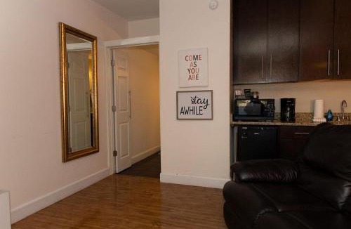 Eureka Springs Historic District Apartment | King Bed Studio Walk to Downtown Parking