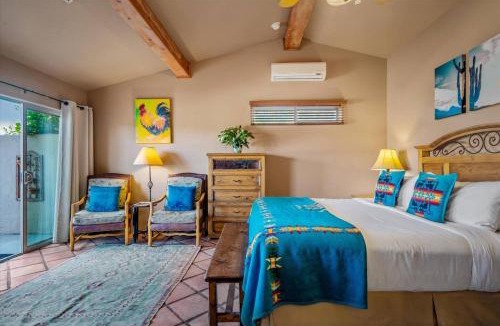 Oak Creek Apartment | King Casita shared hot tub - Breakfast included