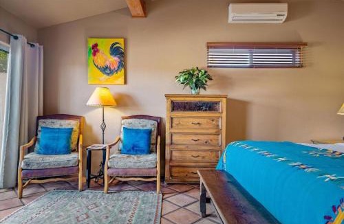 Oak Creek Apartment | King Casita shared hot tub - Breakfast included
