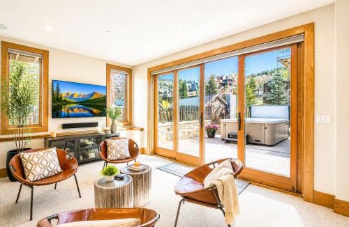 Downtown Park City House | King Road Luxury Lodge Private Hottub Game Room Media Room 45