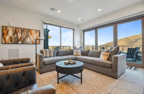North Park City House | Kings Crown 201C
