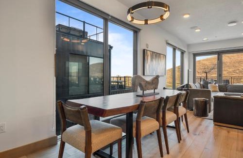 North Park City House | Kings Crown 201C