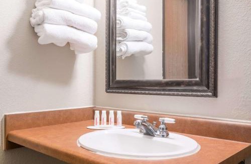 Litchfield Hotel | Knights Inn Litchfield
