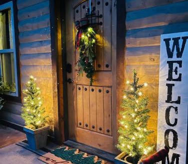 Hochatown House | Knotty and Nice Luxury Cabin