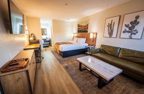 Oak Creek Hotel | Kokopelli Inn Sedona, Trademark Collection by Wyndham