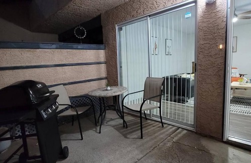 Las Vegas Apartment | L - Fully remodeled and professionally decorated