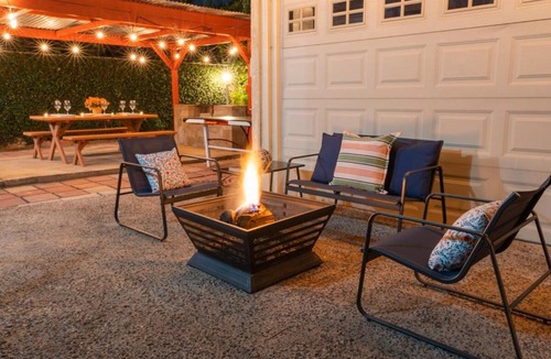 Somerset Apartment | LA Karaoke Fire Pit Ping-Pong Cowboy Pool