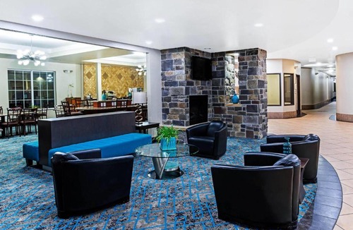 Montbello Hotel | La Quinta by Wyndham Denver Gateway Park