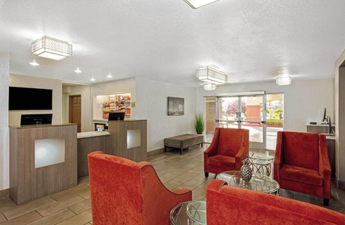 Peccole Ranch Hotel | La Quinta by Wyndham Las Vegas RedRock/Summerlin