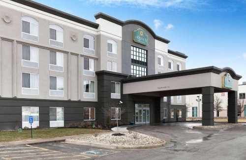 Carter Lake Hotel | La Quinta by Wyndham Omaha Airport Downtown