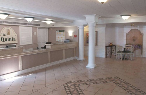 Bakersfield Hotel | La Quinta Inn by Wyndham Bakersfield South