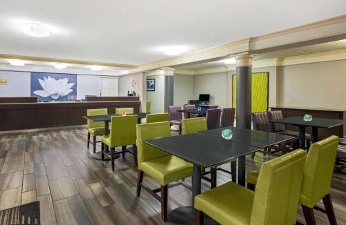 Downtown Hotel | La Quinta Inn by Wyndham Fresno Yosemite