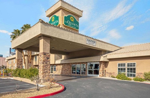 Las Vegas Hotel | La Quinta Inn & Suites by Wyndham LV Tropicana Stadium