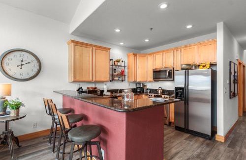 Dillon House | La Riva Del Lago 220 by Great Western Lodging