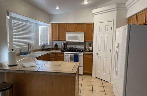 Lake Havasu City House | La-Z-Boy & USB PwrRecliner New/Lake-Mtn View