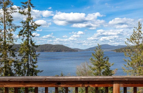 Coeur d'Alene House | Lake CDA View 4BR Sleeps 12 Dog-Friendly