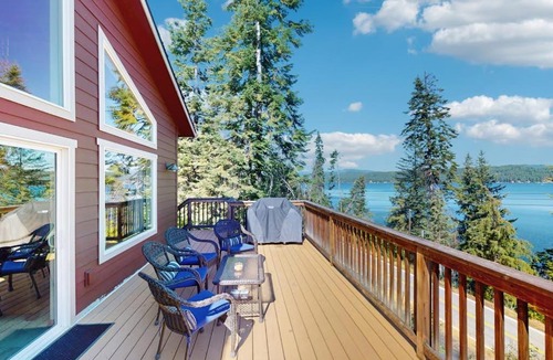 Coeur d'Alene House | Lake CDA View 4BR Sleeps 12 Dog-Friendly