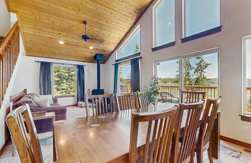 Coeur d'Alene House | Lake CDA View 4BR Sleeps 12 Dog-Friendly