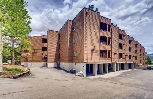 Dillon House | Lake Dillon! Amphitheatre, Walk to Lake, Pool & Hot Tub