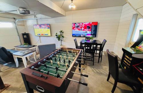 Richwood House | Lake Escape with paddle boards, fire pit & game room