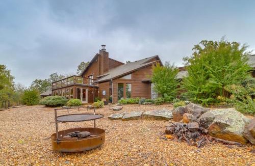 Longtown House | Lake Eufaula Cabin w/Dock at Nine Marina