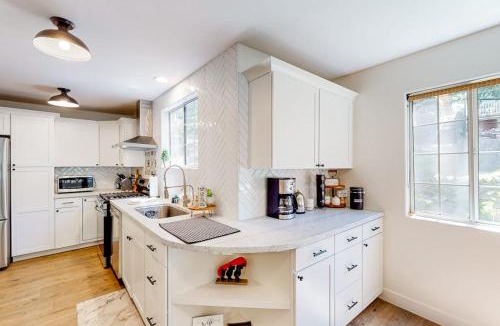 Crestline House | Lake Gregory Escape