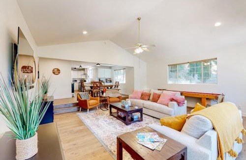 Crestline House | Lake Gregory Escape
