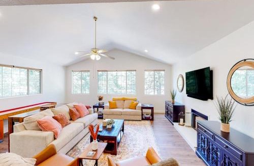 Crestline House | Lake Gregory Escape
