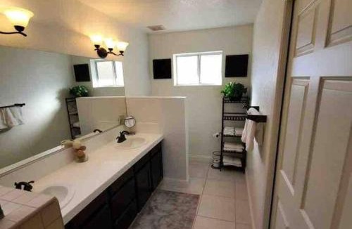 Lake Havasu City House | Lake Havasu Retreat w pool Everything Nearby!