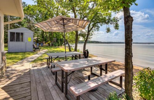 Nisswa House | Lake Hubert Cabin w/Private Deck + Boat Dock
