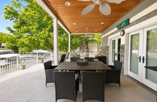 Osage Beach House | Lake Paradise Lakefront Stay