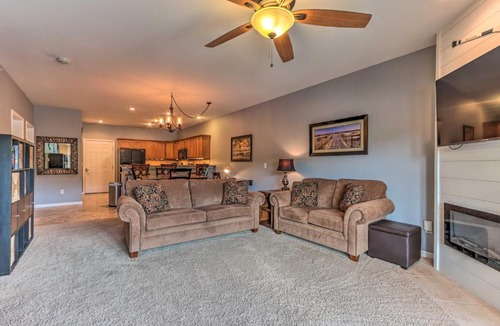 Camdenton House | Lake & Poolside Fun! Water-View Camdenton Condo